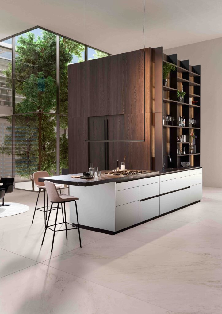 LEICHT Hochschrank mit offenem Regalsystem und dunkler Holzoptik