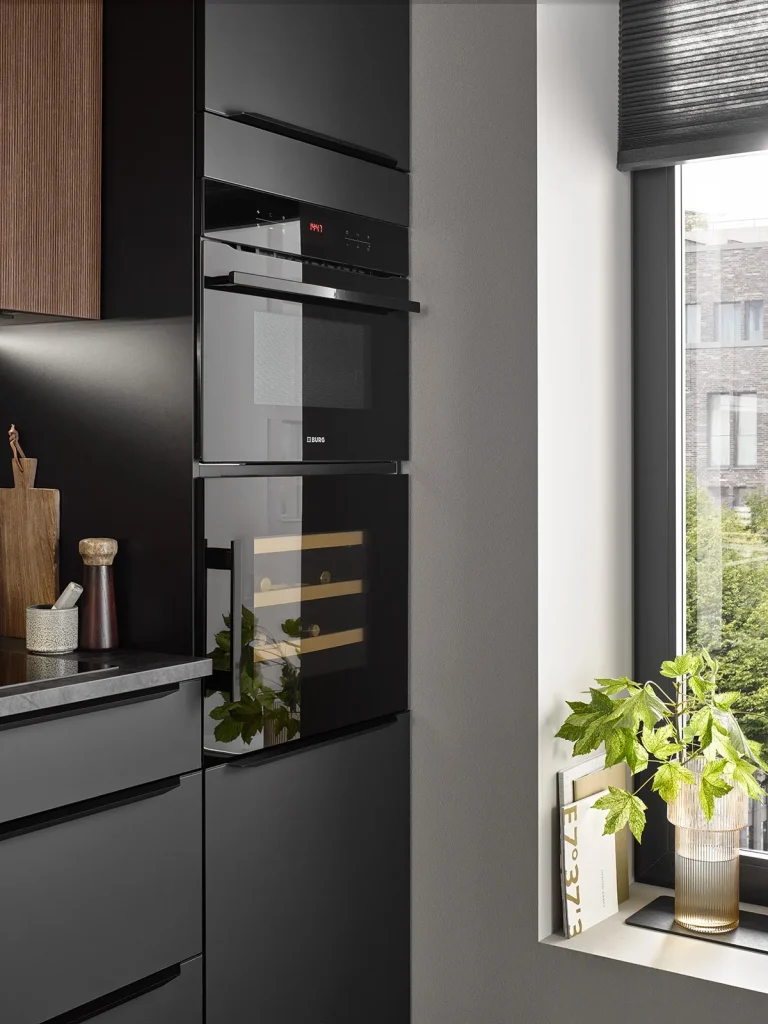 Burger Küchen – Hochschrank mit Innenauszügen und optimierter Stauraumlösung